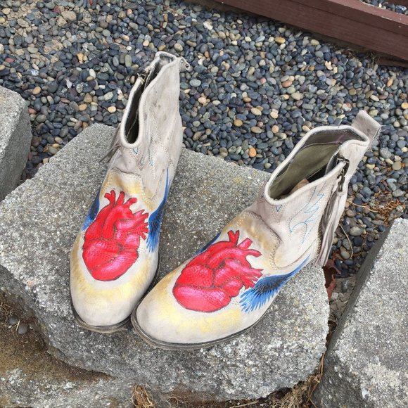 Big Buddha Shoes - Flying Heart Hand Painted Cowboy Boots - 9.5 w/zip